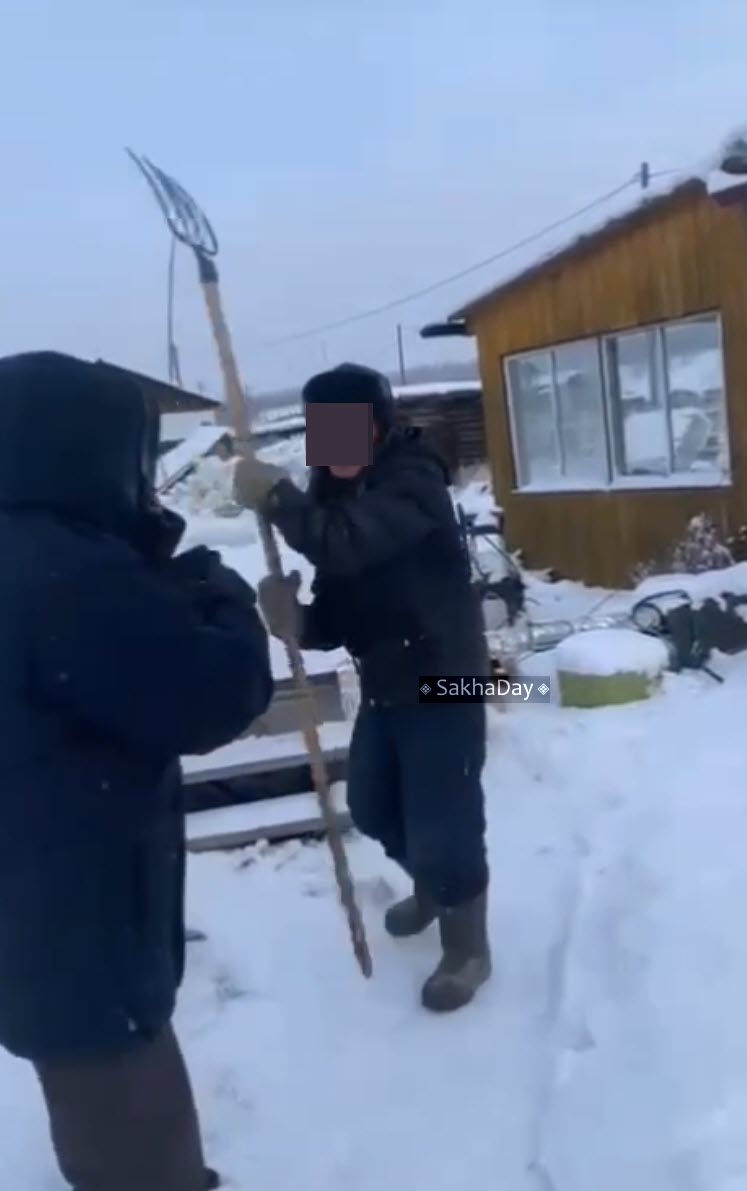 Кошмар в якутском селе: неадекватный житель чуть не проткнул вилами главу наслега!