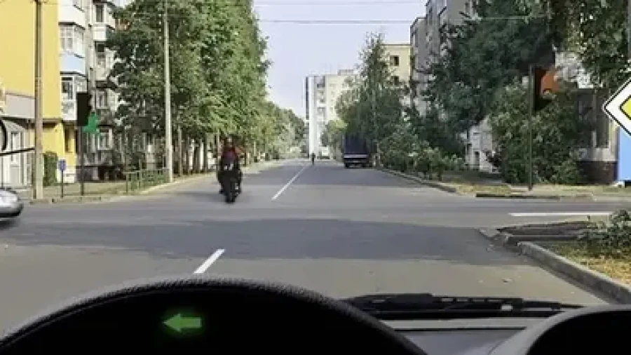 Только 8% водителей справляются: кому уступить при повороте налево — хитрый вопрос из ПДД
