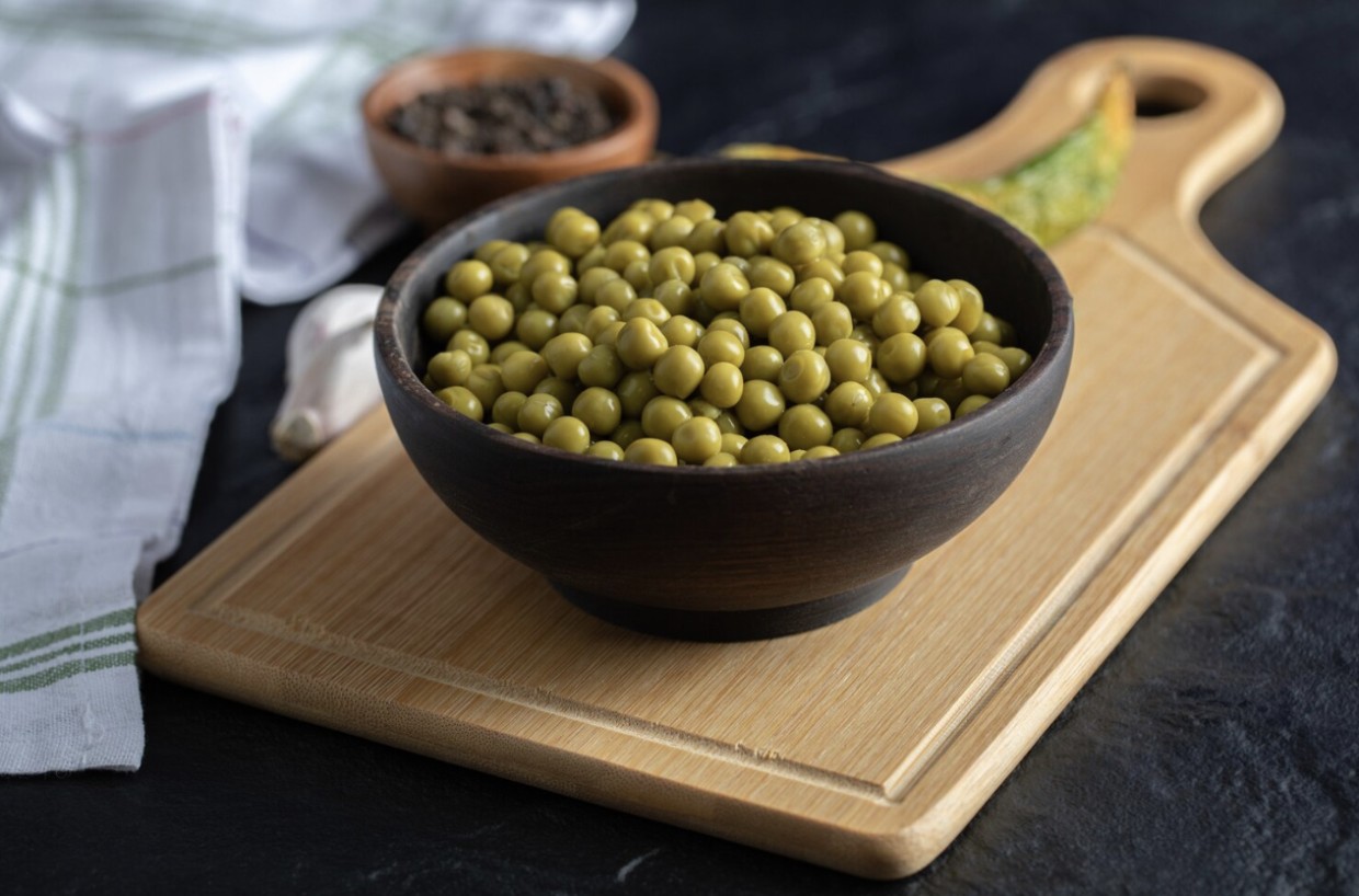 Водичка-то мутная: рассол (или как это зовется) от горошка лучше не выливать — он вам еще пригодится