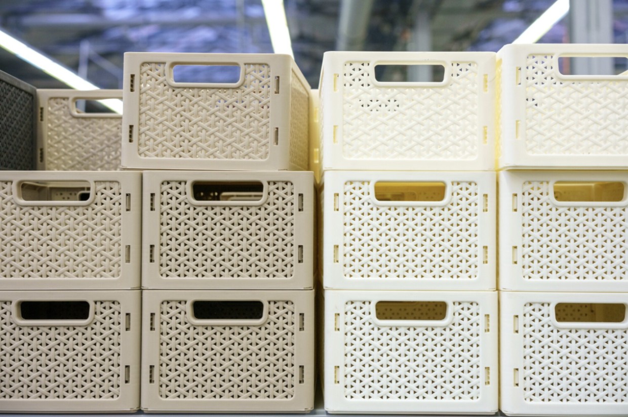 Пластик, который окупит себя: вы вряд ли задумывались о такой многофункциональности ящиков — а достать их можно дешево или бесплатно