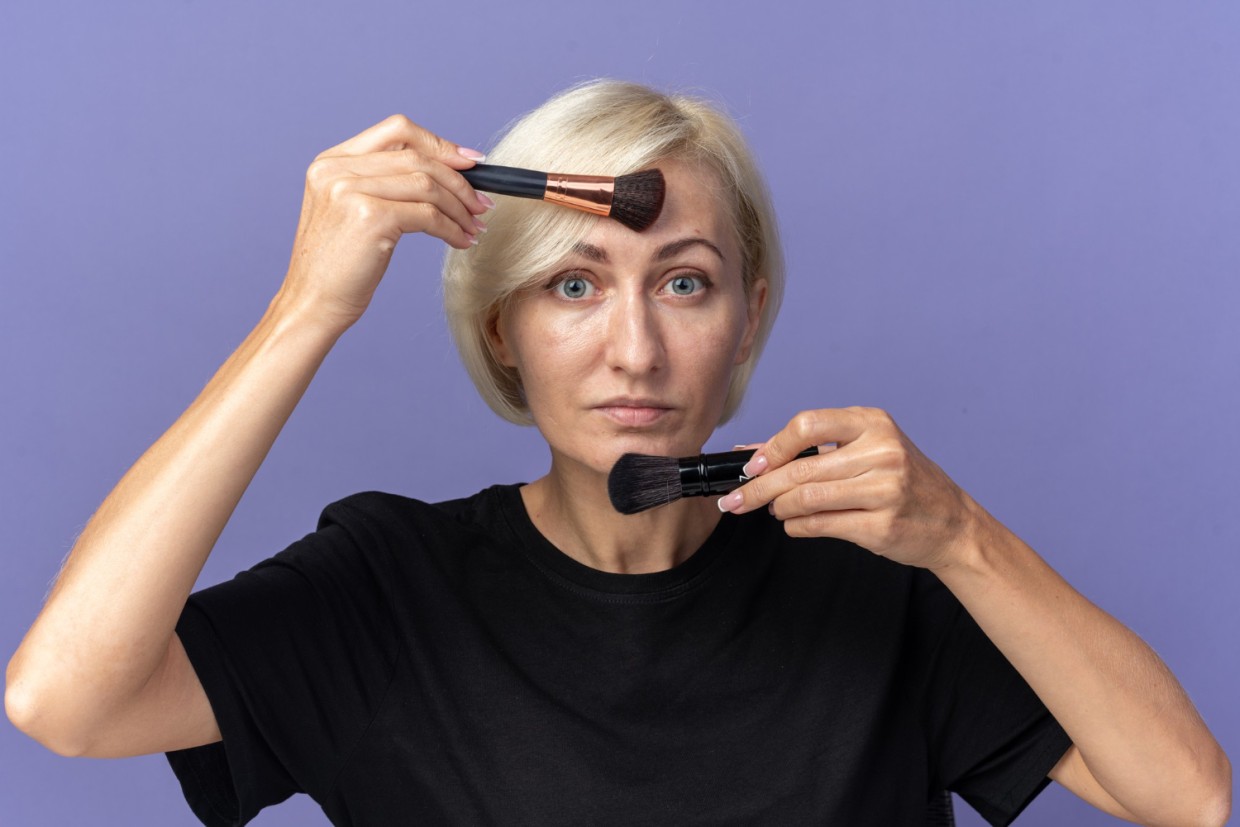 Как же вы помолодели! Это не яблочки, а правильный макияж — вот 5 лайфхаков от визажиста, которые сбросят вам 10 лет