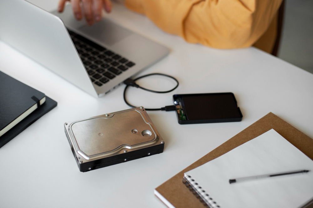 Флешка не справится, облако не спасёт: 5 причин купить внешний диск — разбор на практике