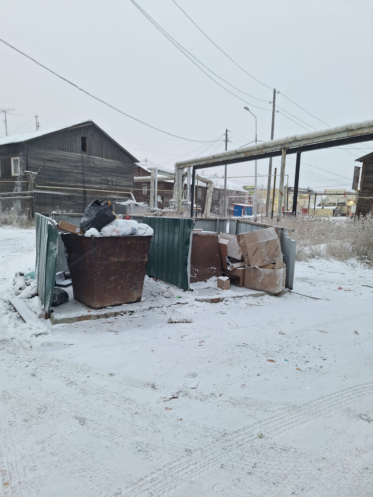 В Якутске не хватает мусорных баков. Жители жалуются, УК разводят руками