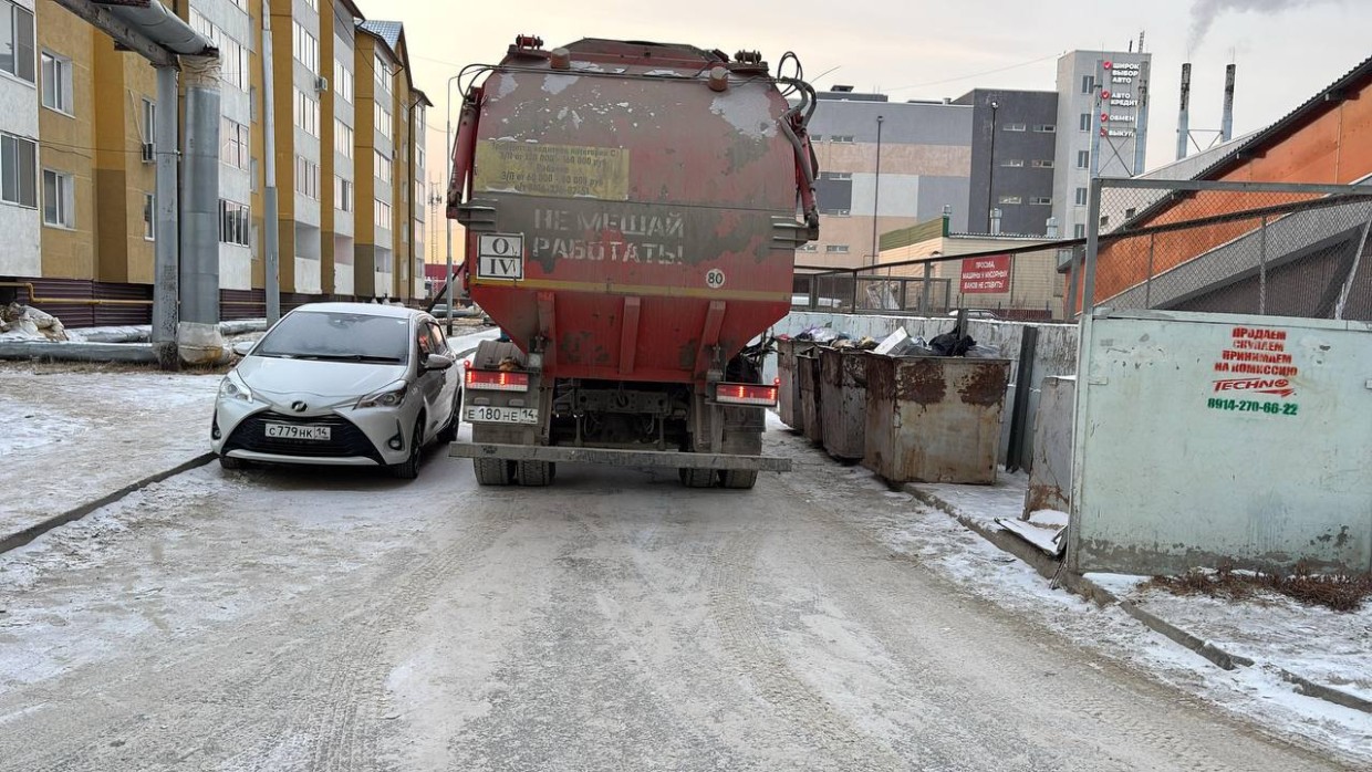 ООО "ЯКУТСКЭКОСЕТИ":  о  проблеме в связи с хаотичной парковкой автомобилей