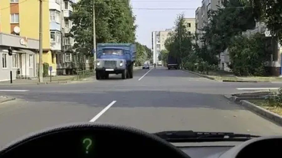 88% водителей ошибаются: нужно ли включать поворотник — ответ ПДД однозначный