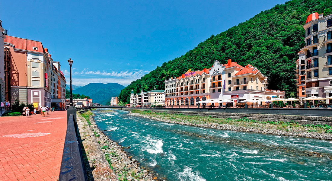 Слишком сложный выбор: куда лучше ехать, на Красную Поляну или на Розу Хутор — взвешиваем все «за» и «против»