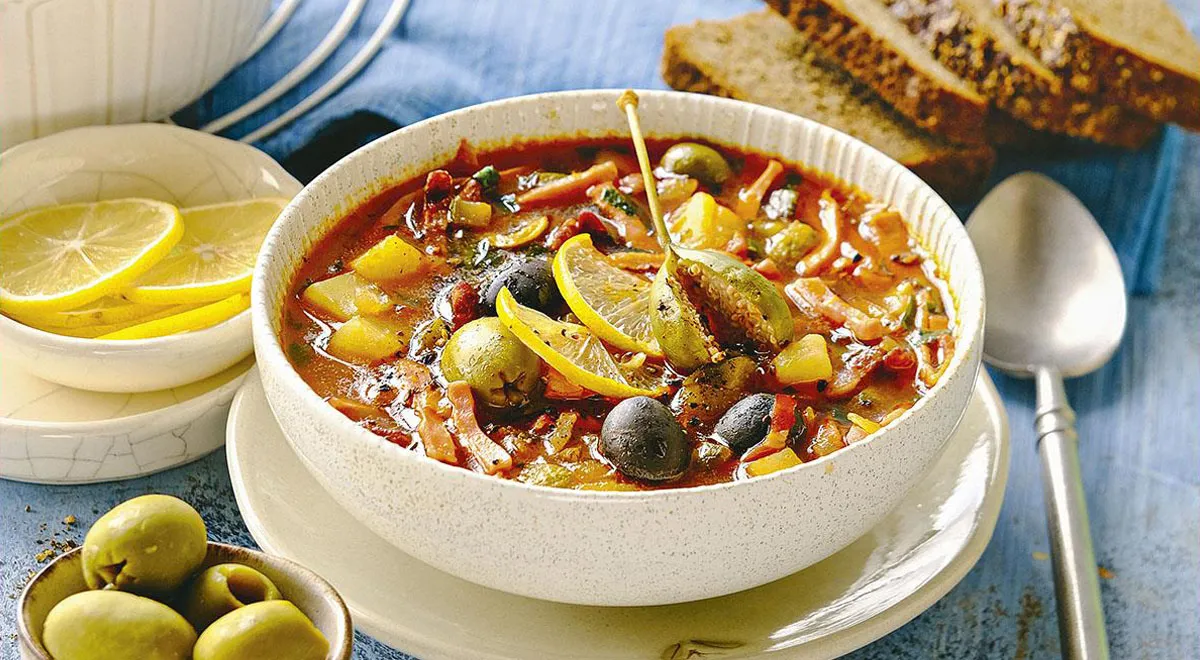 Назад в прошлое: та самая советская солянка — рецепт прямиком из СССР, ностальгическое послевкусие бонусом