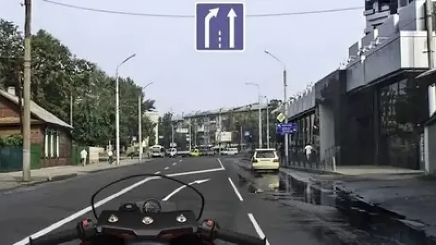 Нужен ли поворотник — справится 4% водителей: вопрос из билета ПДД