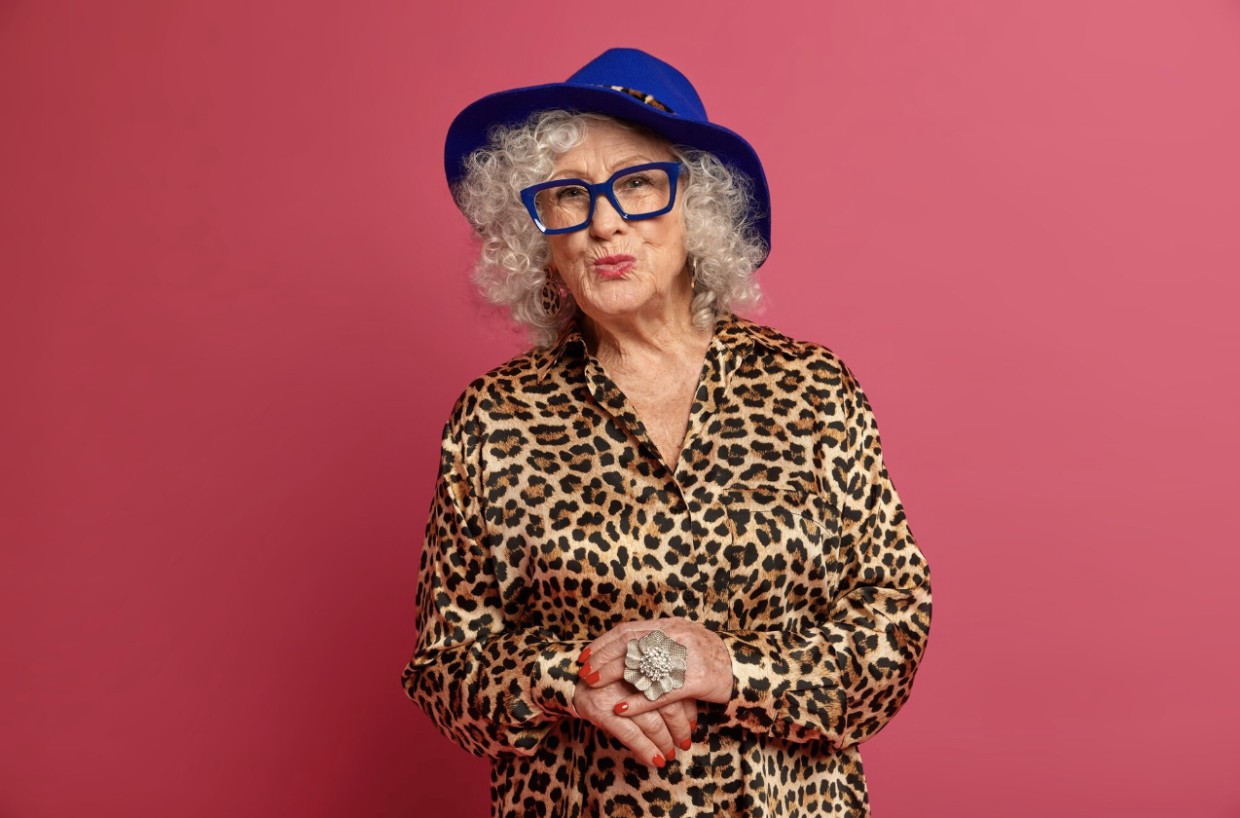 Не полнит, но старит: стилист раскрыла 3 самые распространенные ошибки стиля — женщины 60+ совершают их и выглядят еще старше