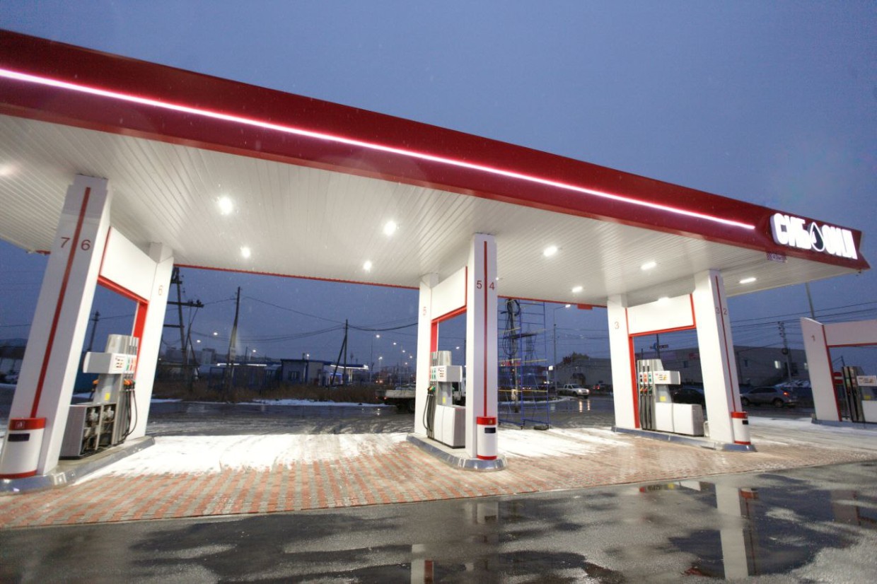 Сибойл снова поднял цены: бензин АИ-95 в Якутске подорожал до 80 рублей