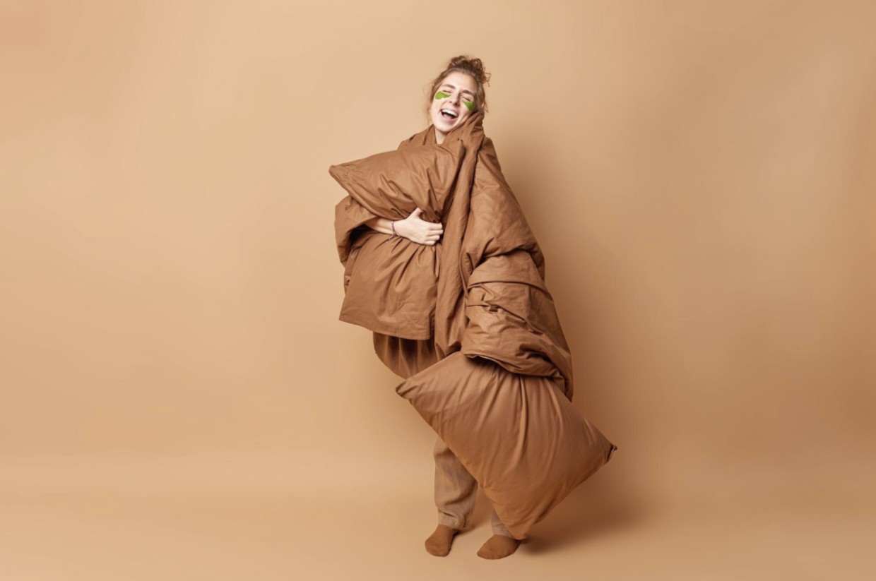 Тепло ли тебе, девица? Почему в Якутии люди накрывают свои авто одеялами — а на некоторых даже рисуют госномер...