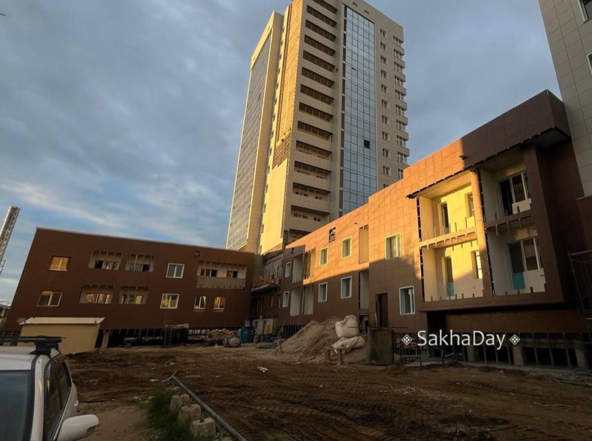 Якутские дольщики хотели жить в доме с садиком — не сложилось. У них возникли вопросы к застройщику