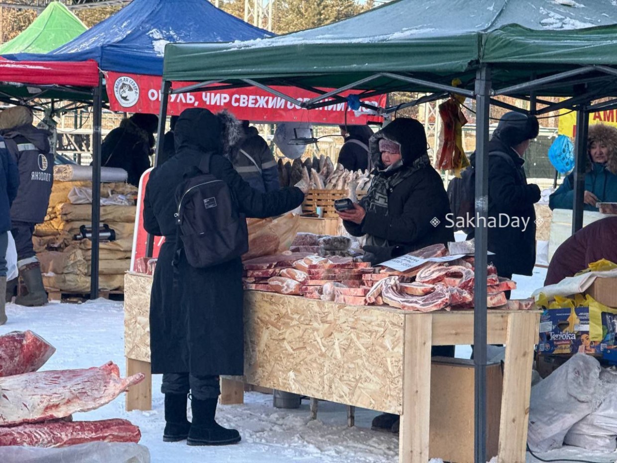 Сколько стоят местные продукты на Крестьянском рынке в ноябре 2025 года?