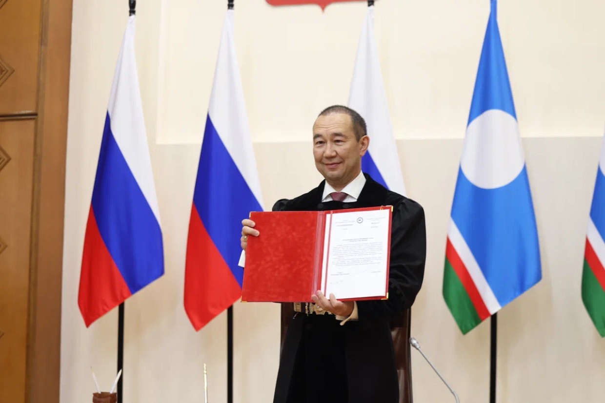 Ил Дархан объявил о третьем Десятилетии Олонхо в Якутии