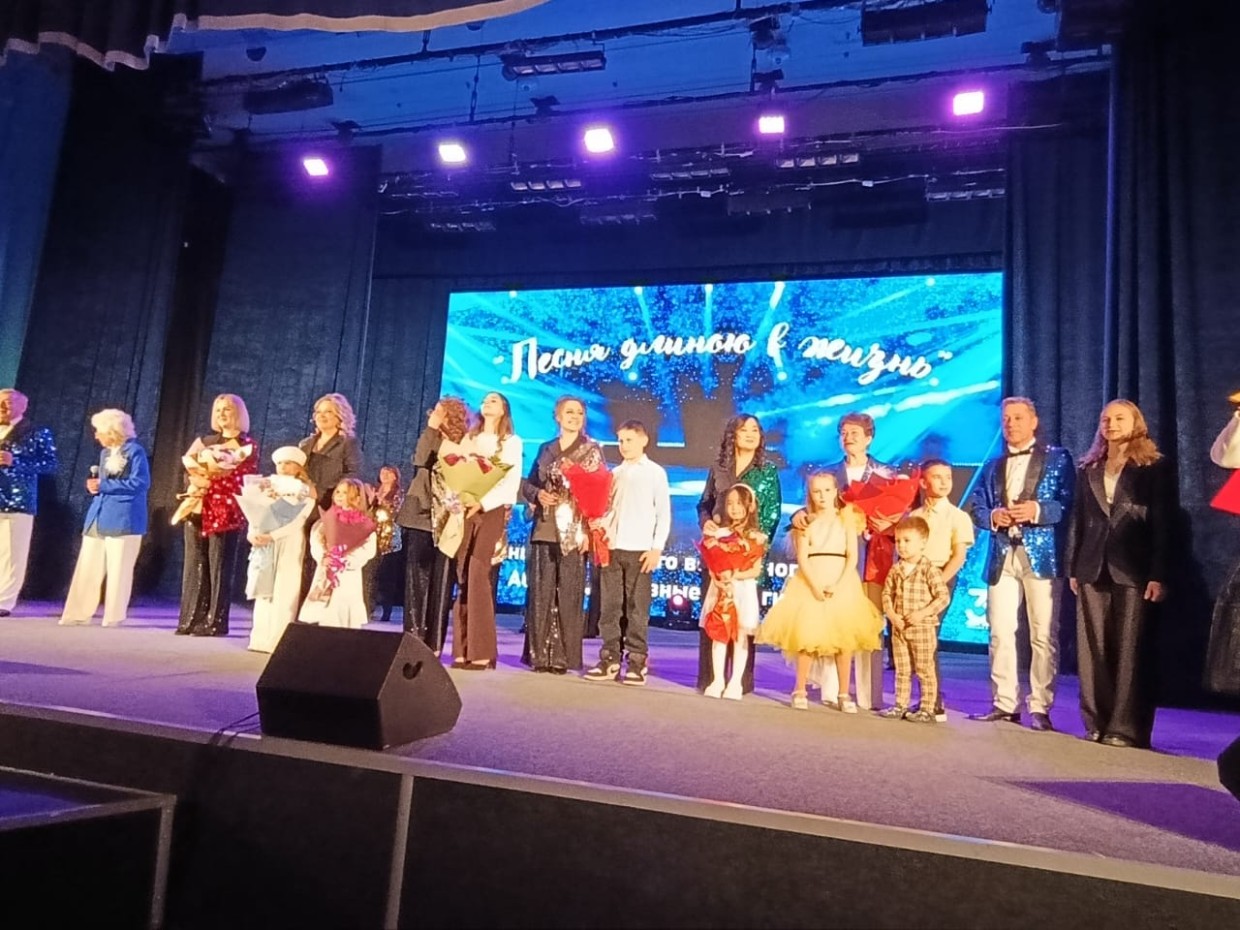 «Песня длиною в жизнь»: народный ансамбль ЖДЯ дал концерт в Алдане, посвященный 30-летнему юбилею Компании