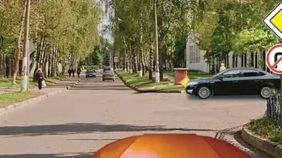 21% водителей ошибаются: когда включать поворотник перед остановкой — интуитивный ответ обычно неверный