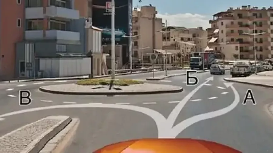Этот билет ПДД с кругом «обожают» 80% водителей: кручу-верчу-запутать хочу — выберите правильную траекторию