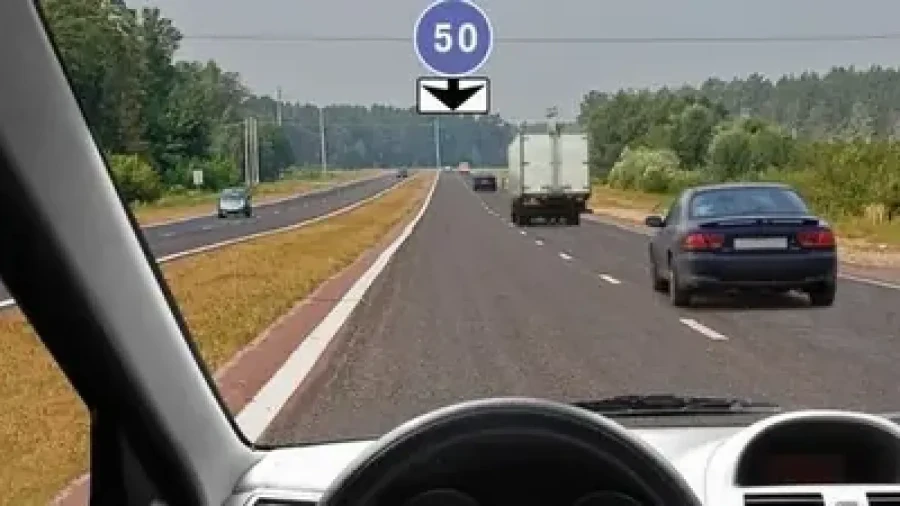 Вопрос ПДД, который сбивает всех: какая скорость разрешена на левой полосе — ошибается 93% водителей
