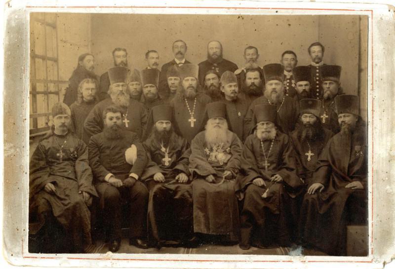 Духовенство г. Якутска, П.И. Захаров 2-й справа в верхнем ряду.