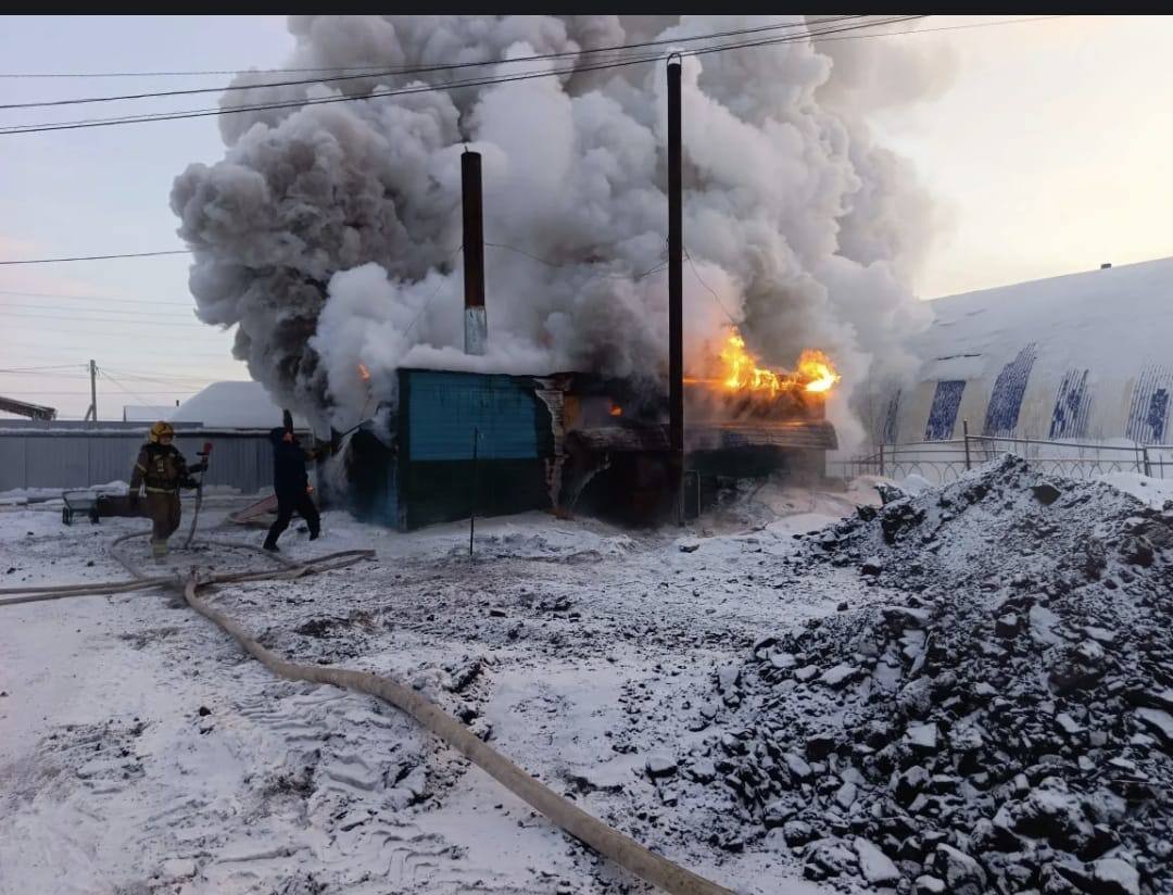 В Нюрбинском районе загорелась котельная. Пожар тушили в экстремальных условиях