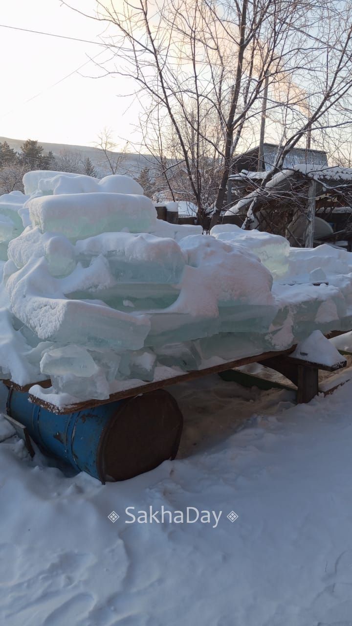 Олекминское село выживает без подвоза воды, центрального отопления и связи. Жители обратились к Николаеву
