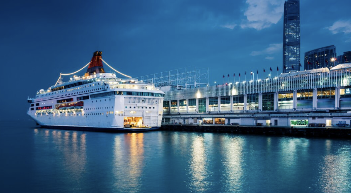 Работа не волк — каково трудиться на круизном лайнере, тяжело или живописно?