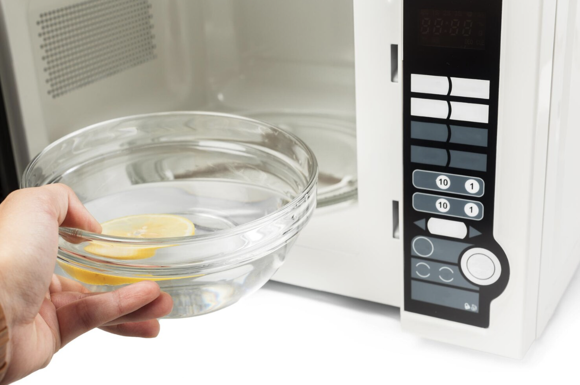 Лимон в народ: чудо-средство, которое отмоет микроволновку — танцев с бубном, губками или тряпками больше не танцуем