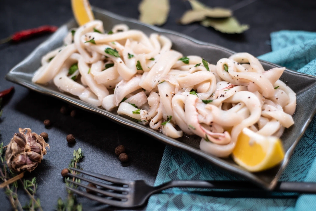 Деликатес на Новый год: оставьте сельдь, приготовьте кальмары — уж на праздник-то можно разгуляться