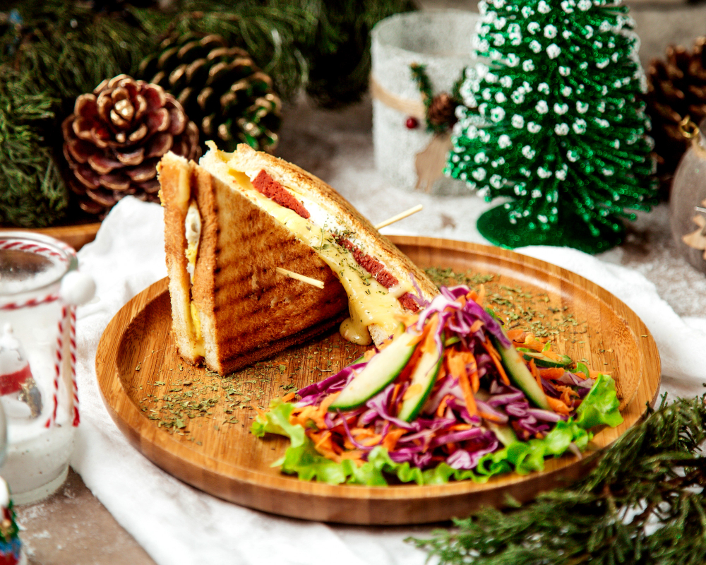 Закусочные слоёные пирожки: идеальный рецепт за 30 минут — готовятся быстро, съедаются ещё быстрее