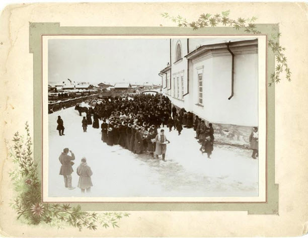 Фотография № 2 и 3 - Похороны П.И. Захарова, на которые вышел весь город.