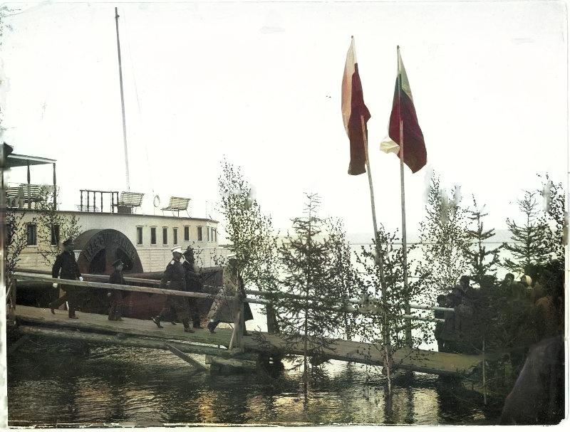 Фотография № 12 – Пароход «Граф Игнатьев», сход на берег
