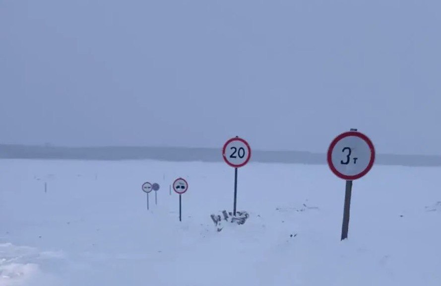 Открыт ледовый зимник автодороги "Амга" через реку Алдан