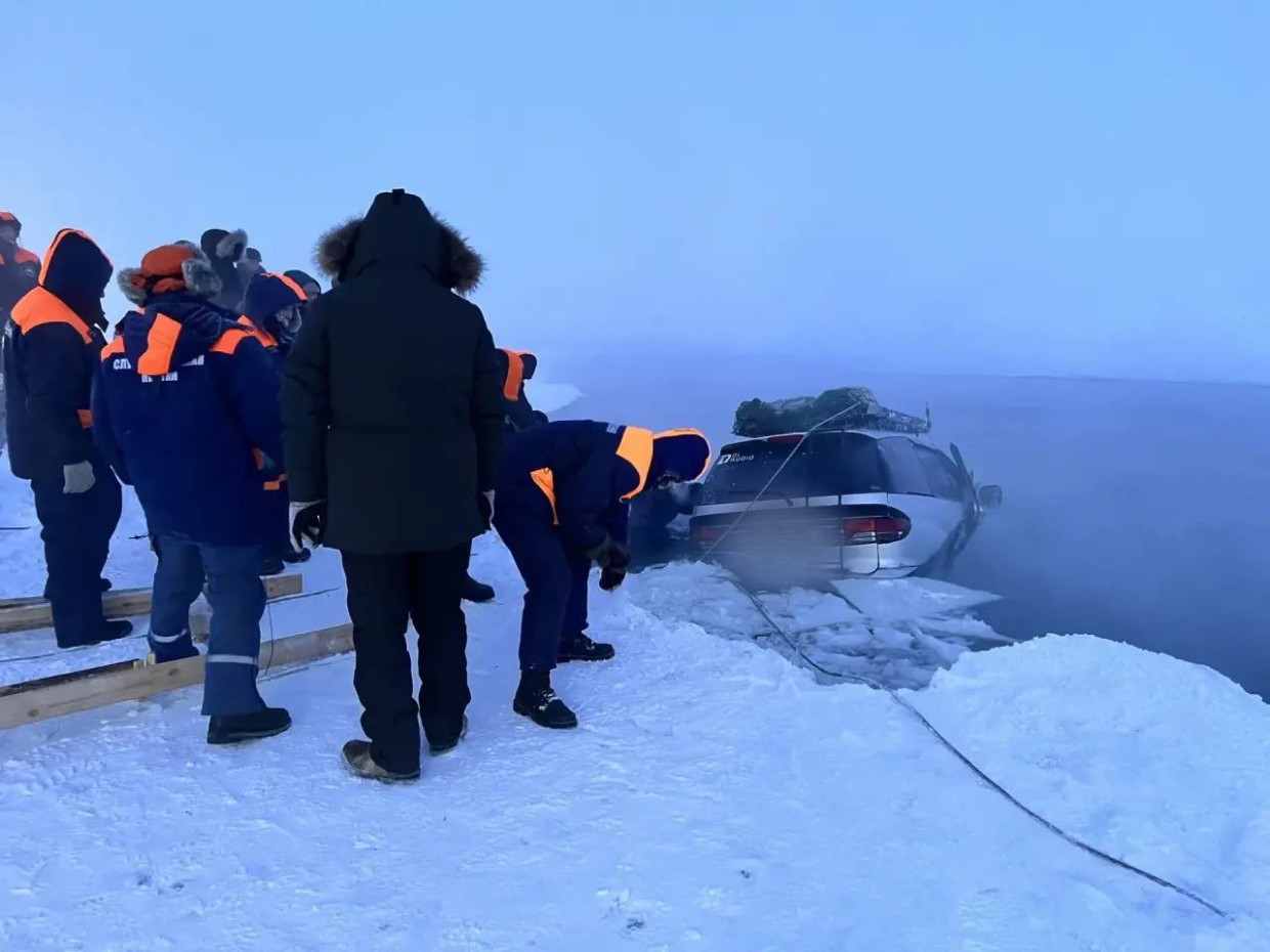В Якутске возбуждено уголовное дело по факту гибели людей при провале авто под лёд