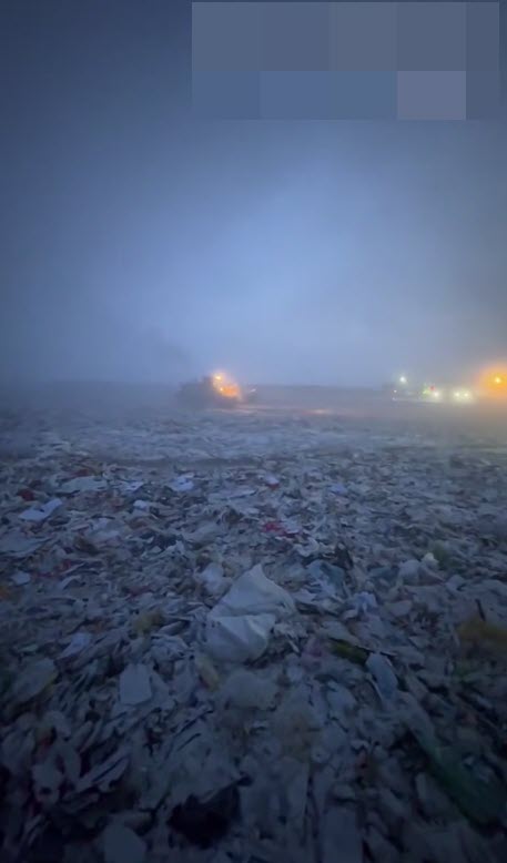 На полигоне на Вилюйском тракте продолжают отсыпать свалку