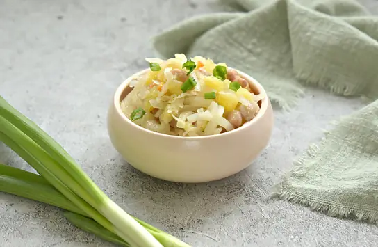 Брат-близнец для винегрета — он без свеклы, но ничуть не менее вкусный, очень интересный рецепт