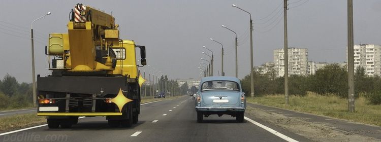 Ловушка для вежливых водителей — простой маневр и сложный выбор: 68% на экзамене по ПДД выбирают неправильный ответ