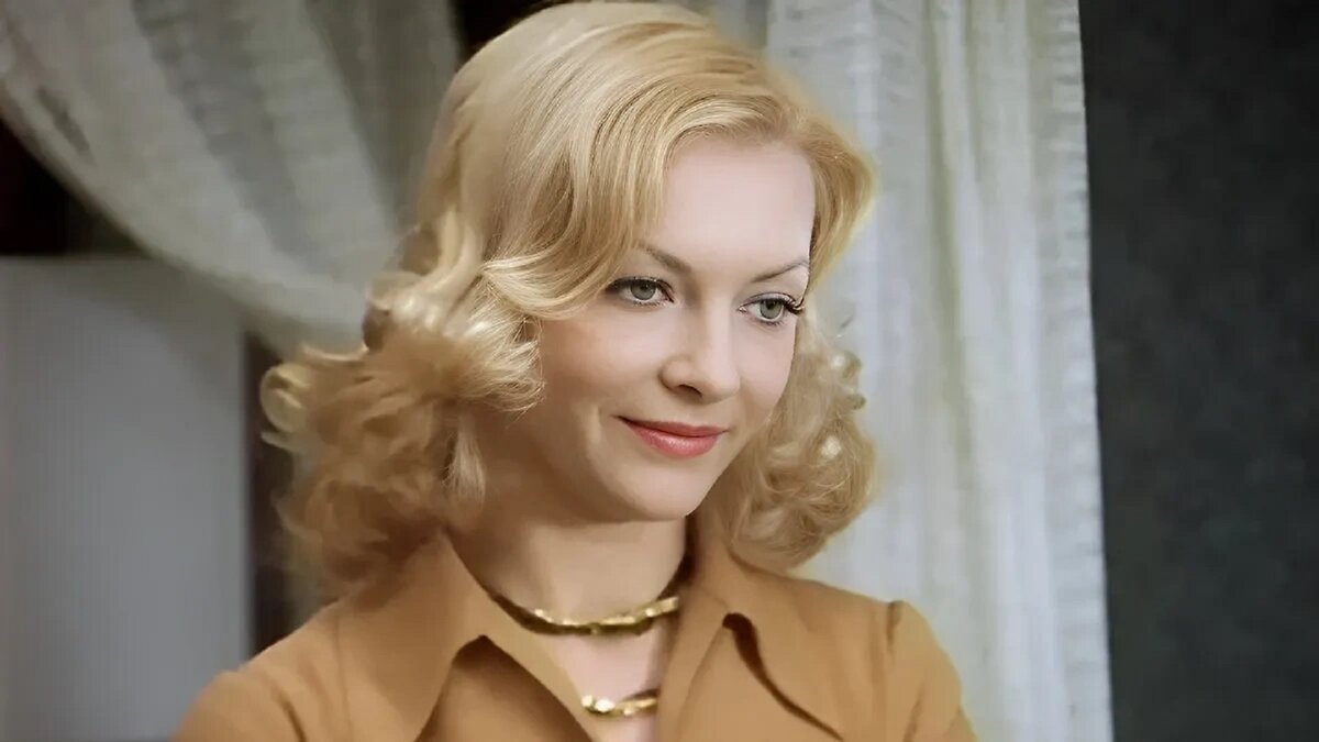 Ретро, шик и ретро-шик — встречаем Новый 2026 год в тренде, образ Нади из «Иронии Судьбы» снова в моде