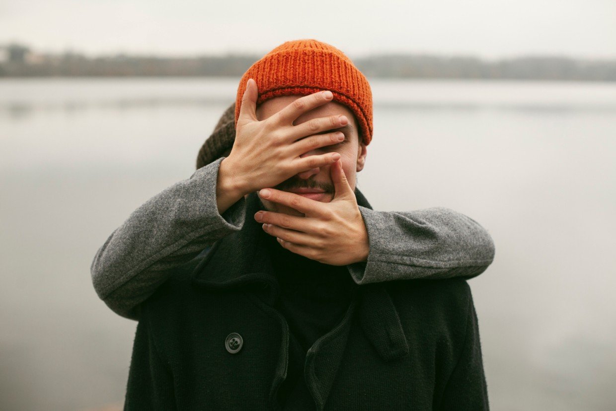 Прощай, незнакомец — даже помощь на улице может обернуться обманом, новая схема мошенников