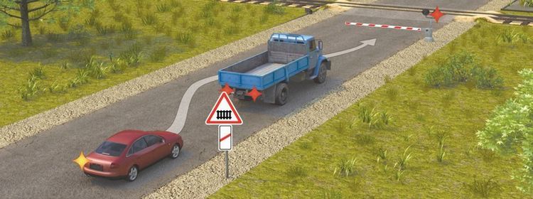 Тотальная ошибка у переезда: можно ли объехать остановившийся грузовик — 90% водителей на экзамене по ПДД отвечают неверно