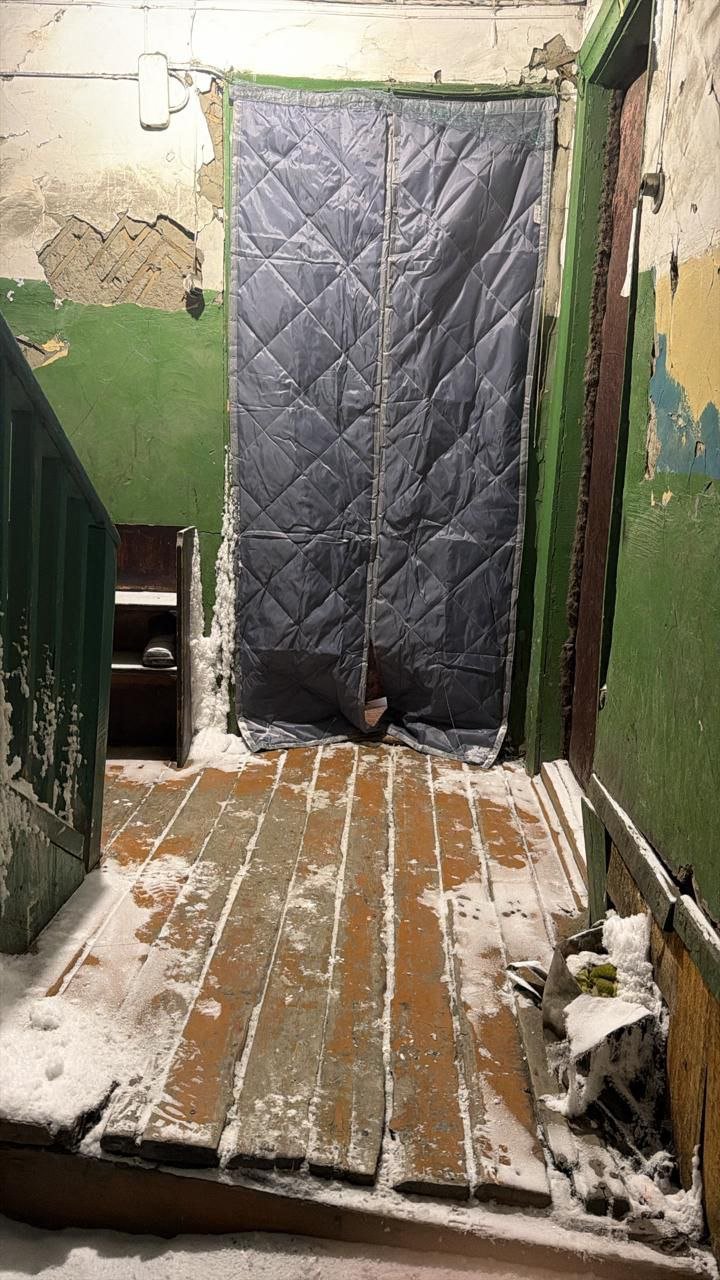 Жительница Батагая живёт в промерзшей квартире