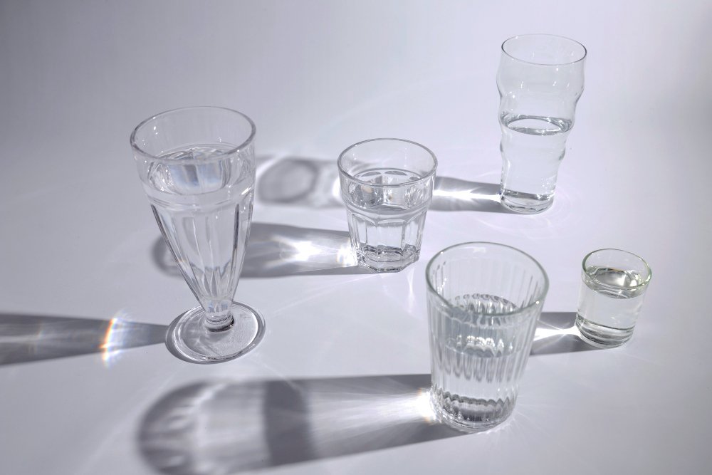 Зачем порезала ножницами гранёный стакан: с ума не сошла — просто лезвия точила