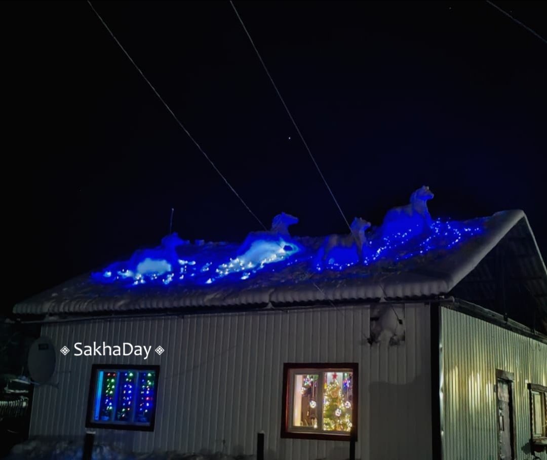 Табун лошадей на крыше! Снежная композиция от Ивана Боппосова