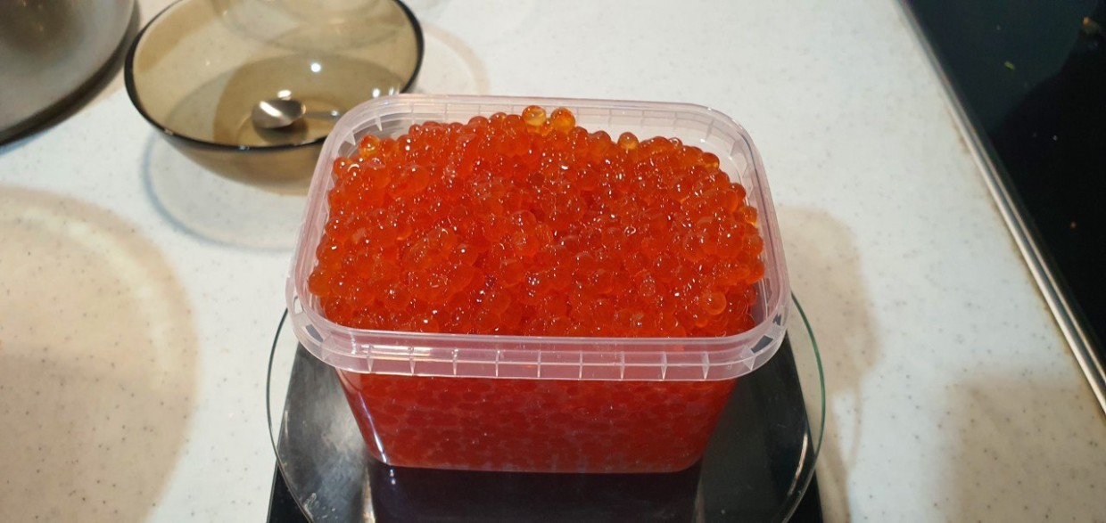 В Якутске один килограмм красной икры стоит минимум 7,5 тысяч рублей. Как не ошибиться в выборе?