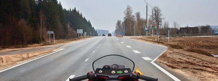 Не тормози — поверни: на простой вопрос про полосу торможения не ответили 63% учеников на экзамене по ПДД