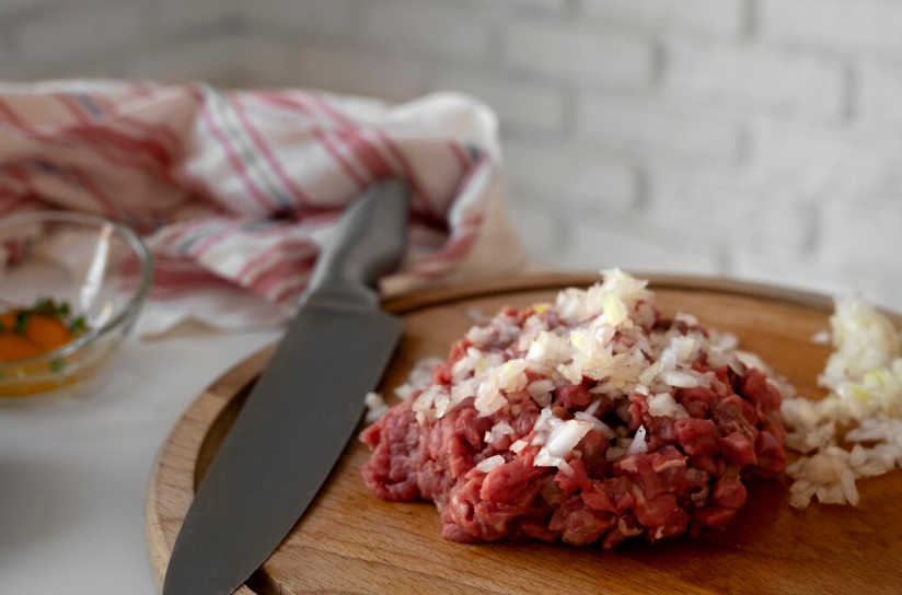 Ужин за полчаса: фарш и сыр творят чудеса — вкуснейшее блюдо на любой случай