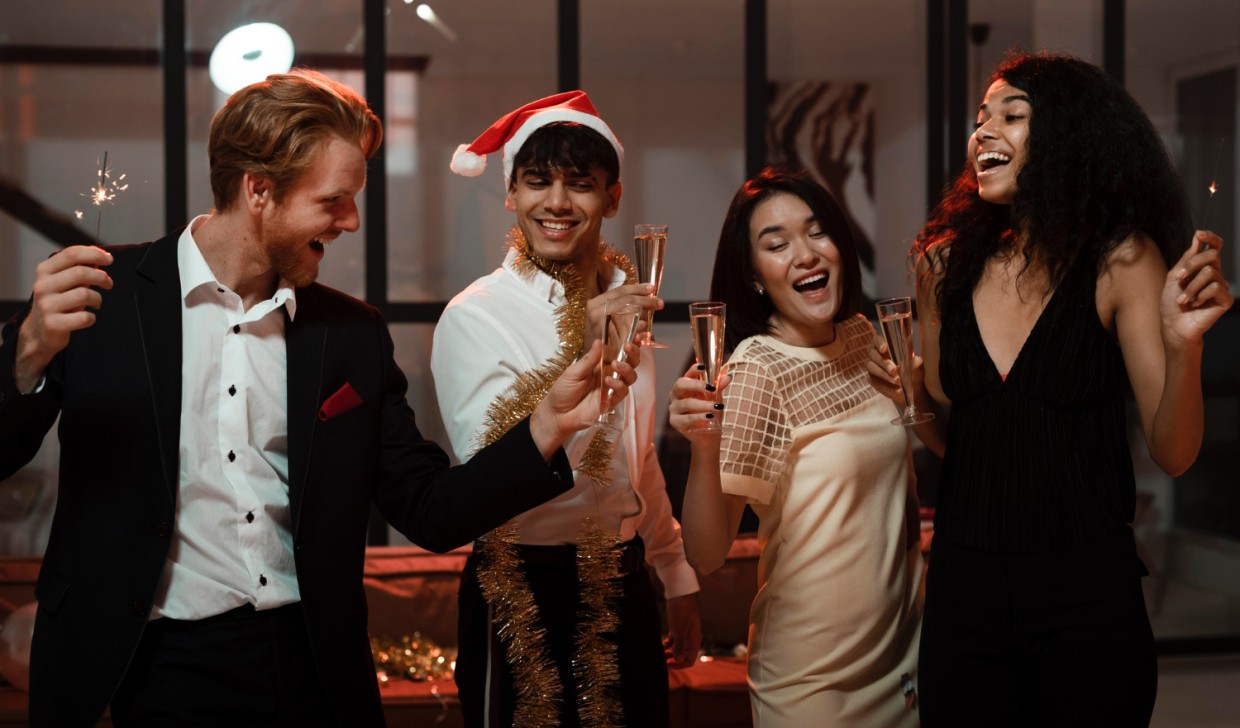 В центре внимания: под конец 2025 1 знак Зодиака превратится в душу компании — гороскоп на оставшиеся 2 недели декабря