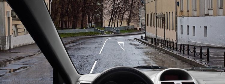 Треугольник под колёсами — визуальная подсказка не помогает, а путает: 79% сдающих экзамен по ПДД впадают в ступор