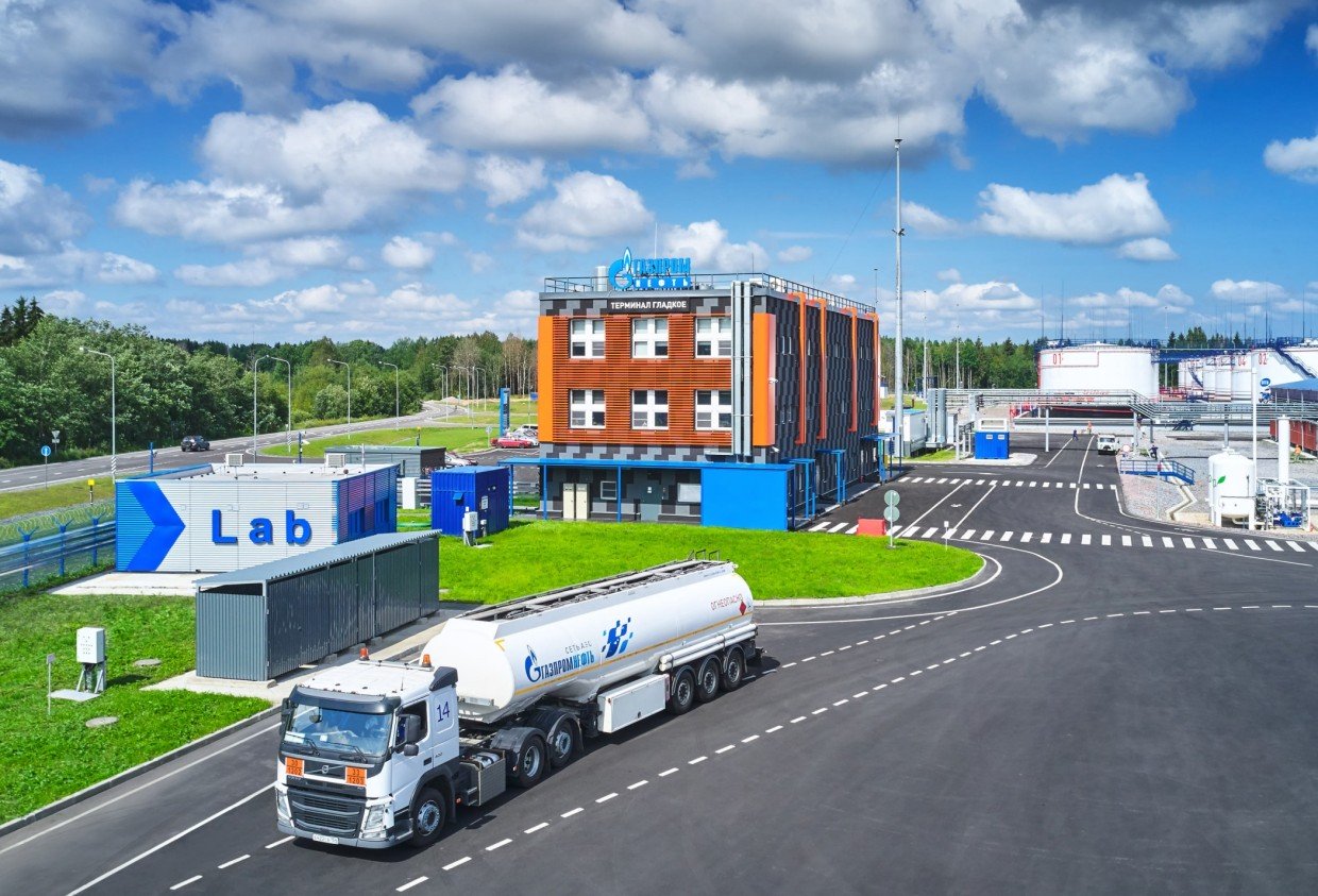 «Газпром нефть» в 2025 году увеличила на 8% поставки топлива в северные регионы России