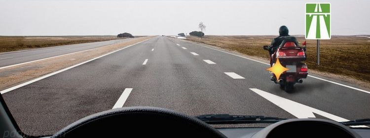 Хорошо, что это просто экзамен по ПДД — 89% водителей ошибаются: кто кому уступает на полосе разгона?