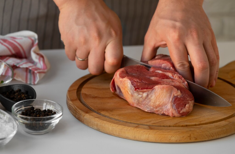 Любое мясо будет таять во рту: нужна только вода и соль — рецепт, с которым справится любая хозяйка